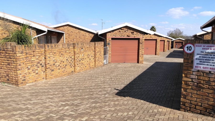 2 Bedroom Property for Sale in Krugersdorp North Gauteng