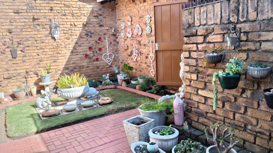 2 Bedroom Property for Sale in Krugersdorp North Gauteng