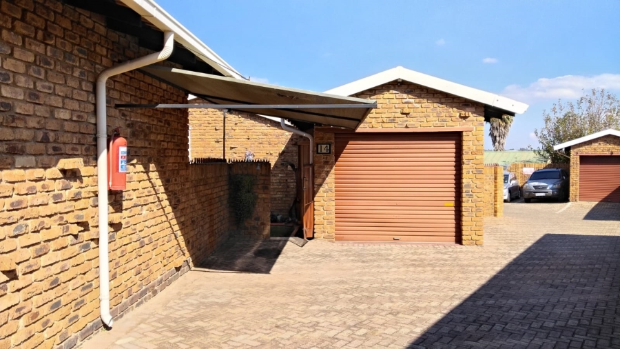 2 Bedroom Property for Sale in Krugersdorp North Gauteng