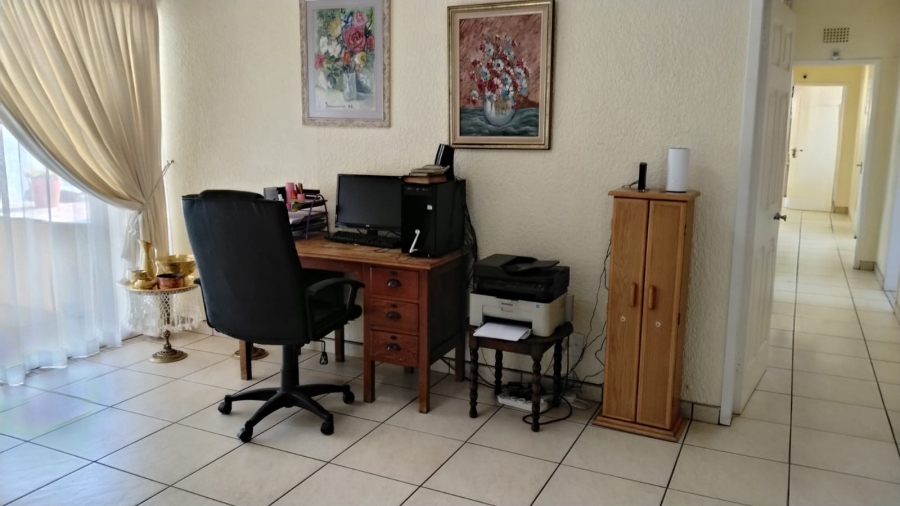 4 Bedroom Property for Sale in Rant En Dal Gauteng