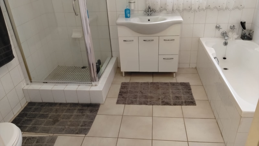 4 Bedroom Property for Sale in Rant En Dal Gauteng