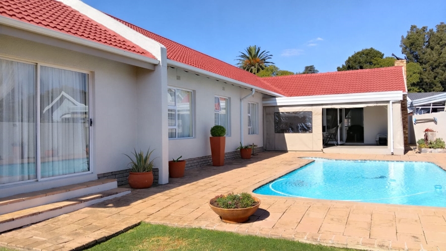 4 Bedroom Property for Sale in Rant En Dal Gauteng