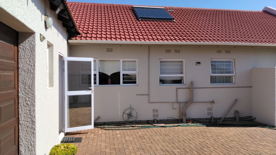 4 Bedroom Property for Sale in Rant En Dal Gauteng