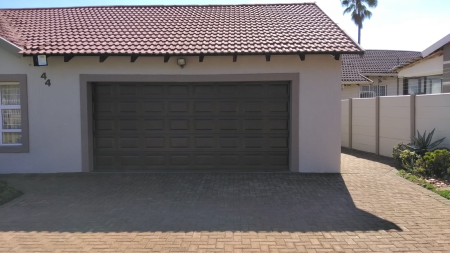 4 Bedroom Property for Sale in Rant En Dal Gauteng