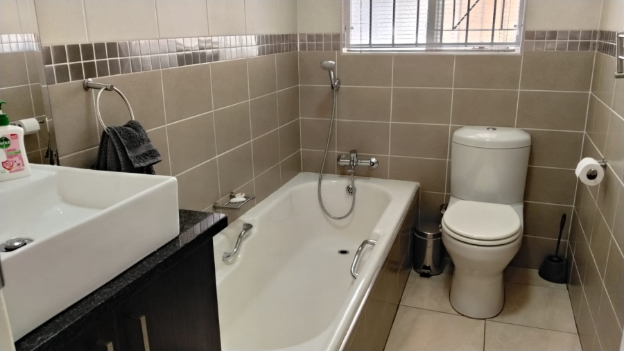 3 Bedroom Property for Sale in Rant En Dal Gauteng