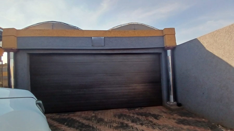 3 Bedroom Property for Sale in Simunye Gauteng
