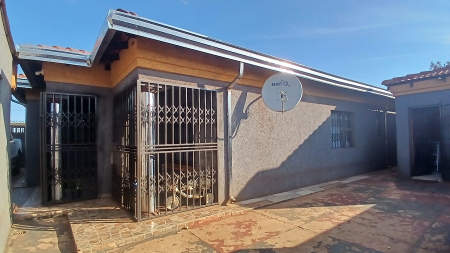 3 Bedroom Property for Sale in Simunye Gauteng