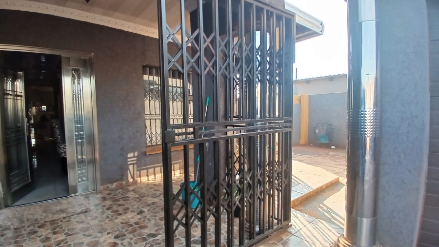 3 Bedroom Property for Sale in Simunye Gauteng