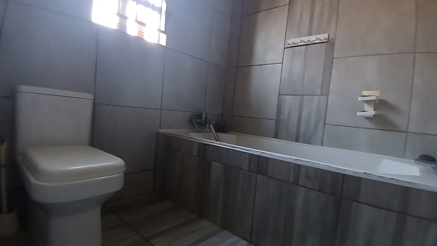 3 Bedroom Property for Sale in Simunye Gauteng
