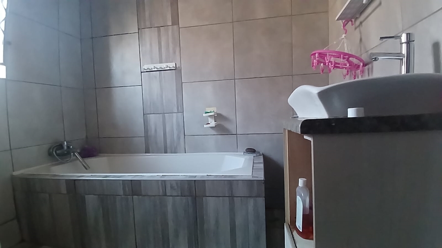 3 Bedroom Property for Sale in Simunye Gauteng