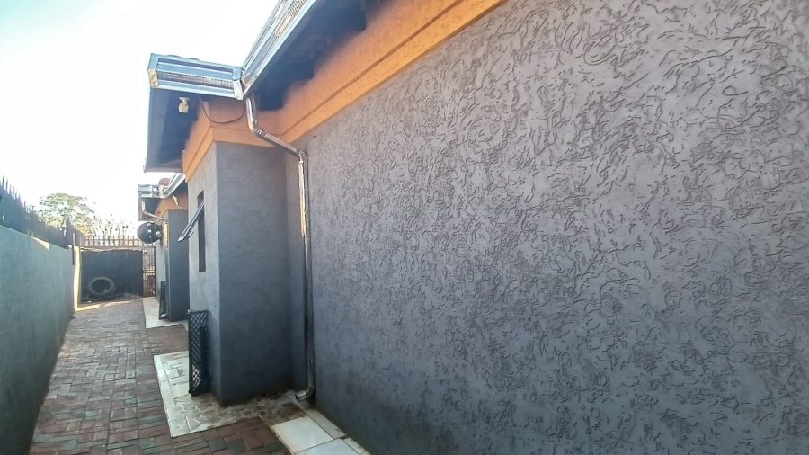 3 Bedroom Property for Sale in Simunye Gauteng
