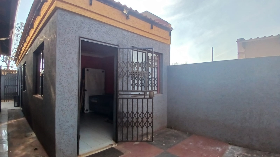 3 Bedroom Property for Sale in Simunye Gauteng