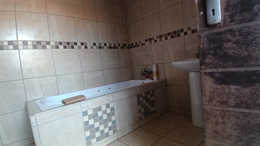3 Bedroom Property for Sale in Simunye Gauteng