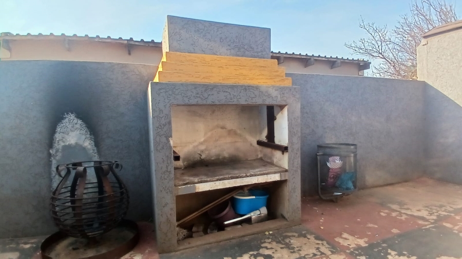 3 Bedroom Property for Sale in Simunye Gauteng