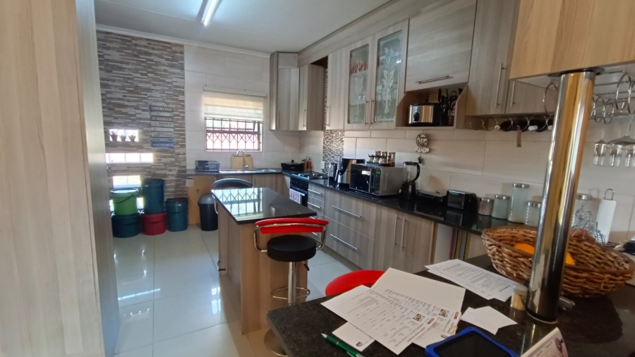 2 Bedroom Property for Sale in Robinpark Gauteng