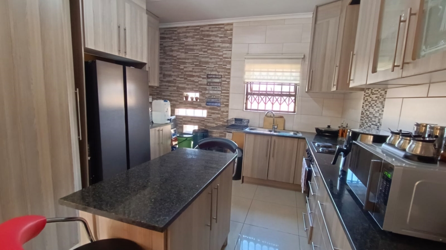 2 Bedroom Property for Sale in Robinpark Gauteng