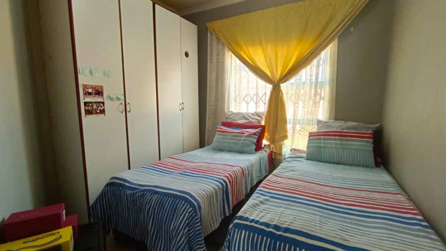2 Bedroom Property for Sale in Robinpark Gauteng