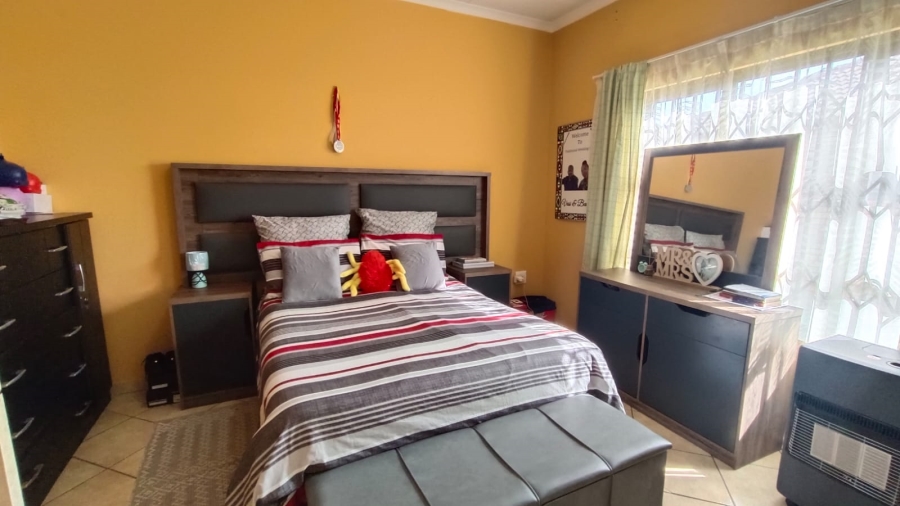 2 Bedroom Property for Sale in Robinpark Gauteng