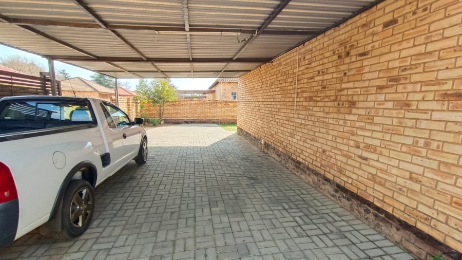 2 Bedroom Property for Sale in Robinpark Gauteng