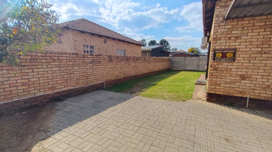 2 Bedroom Property for Sale in Robinpark Gauteng
