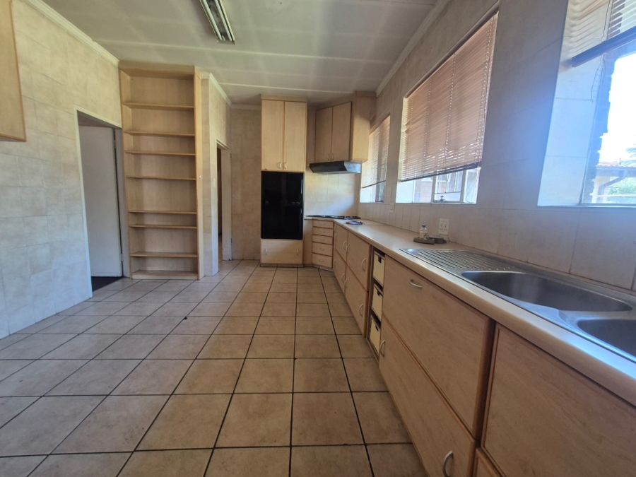 4 Bedroom Property for Sale in Vanderbijlpark CW 5 Gauteng