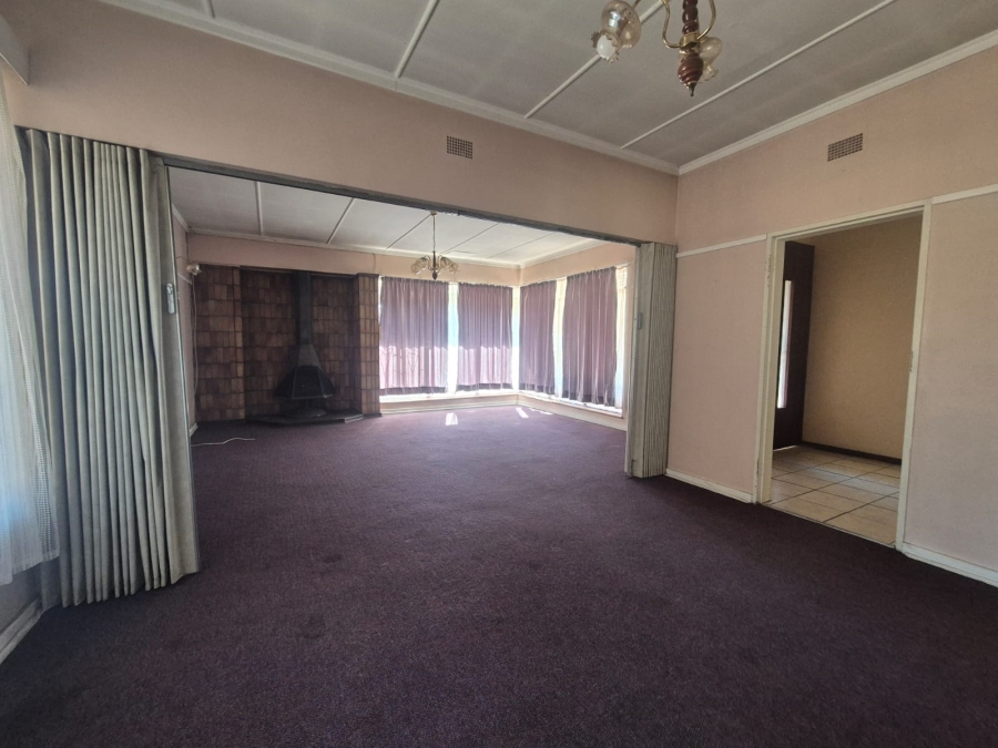 4 Bedroom Property for Sale in Vanderbijlpark CW 5 Gauteng