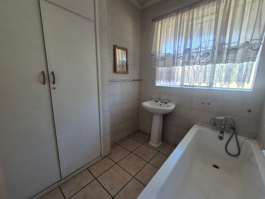 4 Bedroom Property for Sale in Vanderbijlpark CW 5 Gauteng