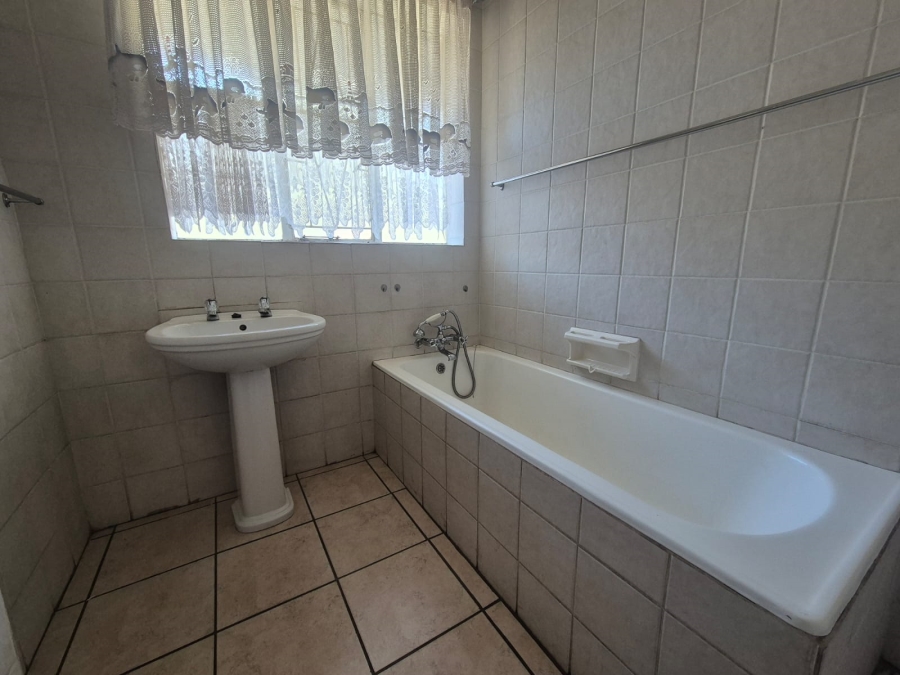 4 Bedroom Property for Sale in Vanderbijlpark CW 5 Gauteng