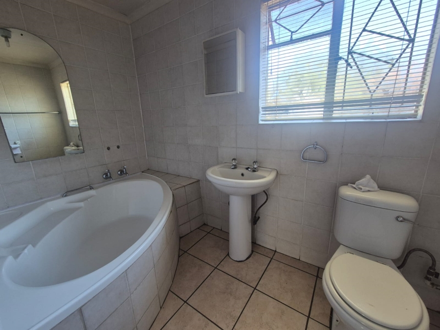 4 Bedroom Property for Sale in Vanderbijlpark CW 5 Gauteng