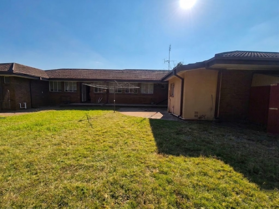 4 Bedroom Property for Sale in Vanderbijlpark CW 5 Gauteng