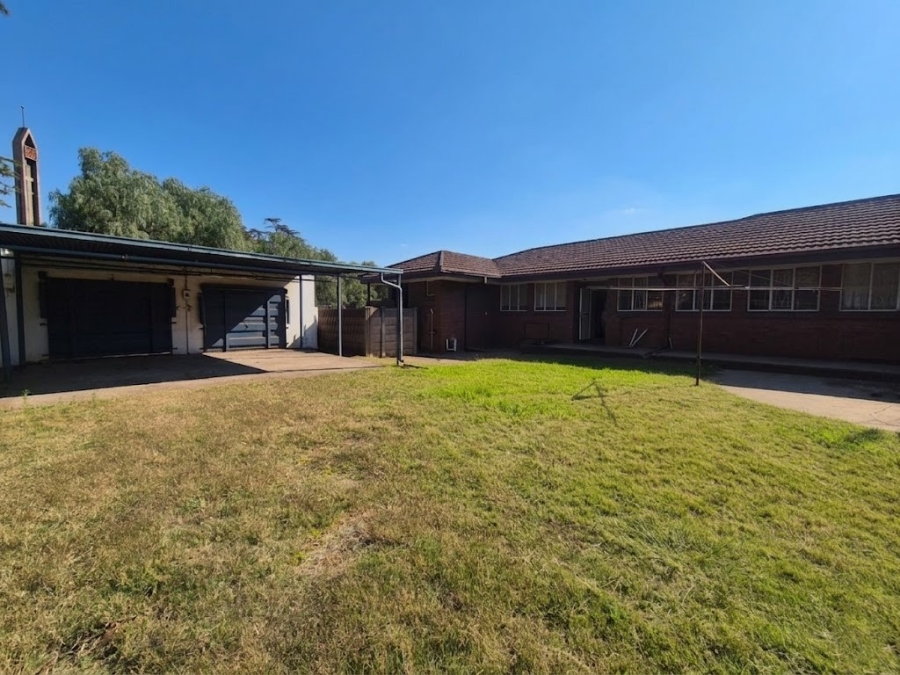 4 Bedroom Property for Sale in Vanderbijlpark CW 5 Gauteng
