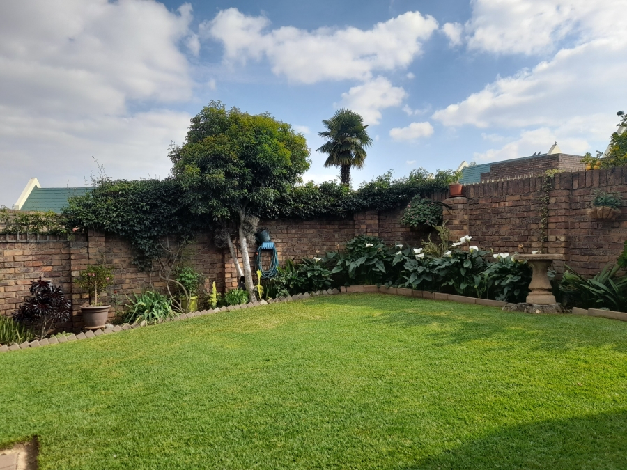 2 Bedroom Property for Sale in Oakdene Gauteng