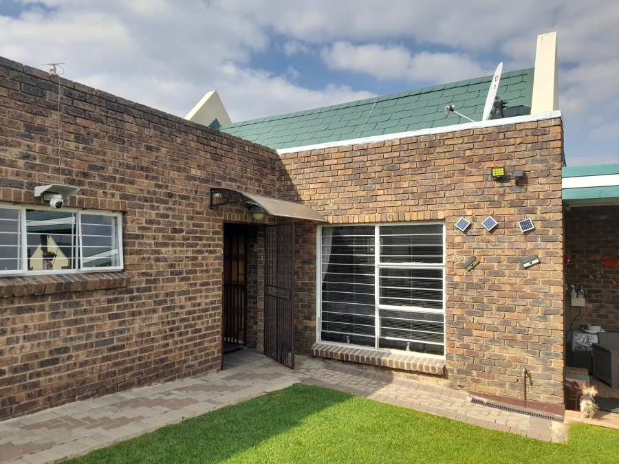 2 Bedroom Property for Sale in Oakdene Gauteng
