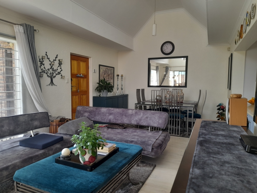 2 Bedroom Property for Sale in Oakdene Gauteng