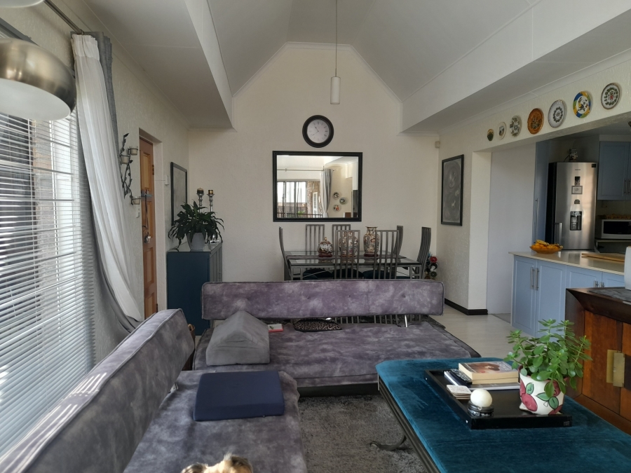2 Bedroom Property for Sale in Oakdene Gauteng