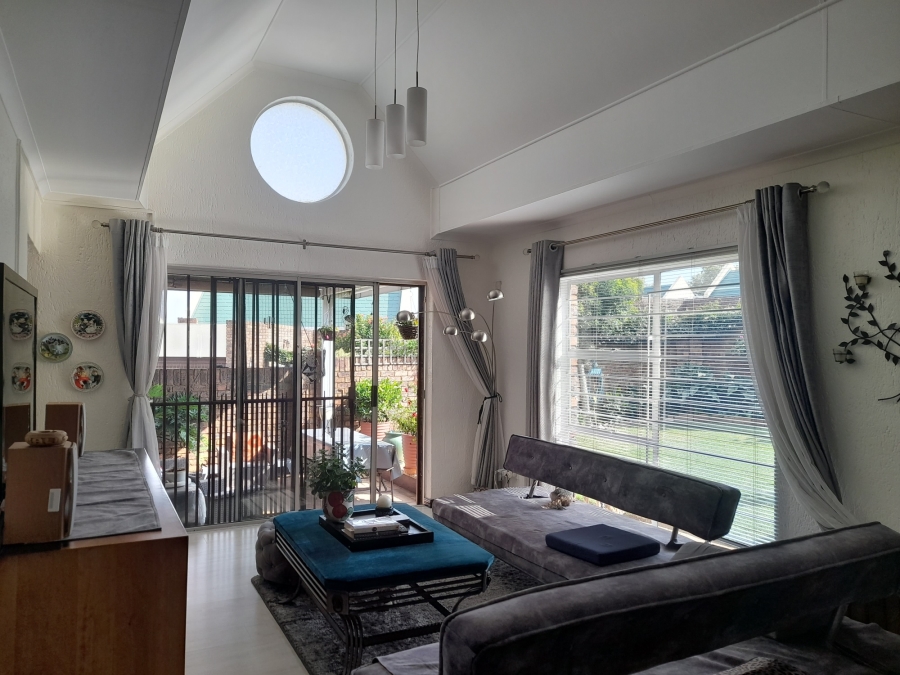 2 Bedroom Property for Sale in Oakdene Gauteng
