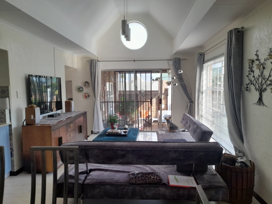 2 Bedroom Property for Sale in Oakdene Gauteng