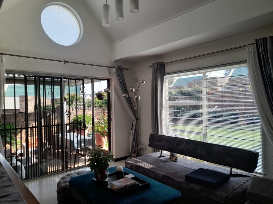 2 Bedroom Property for Sale in Oakdene Gauteng