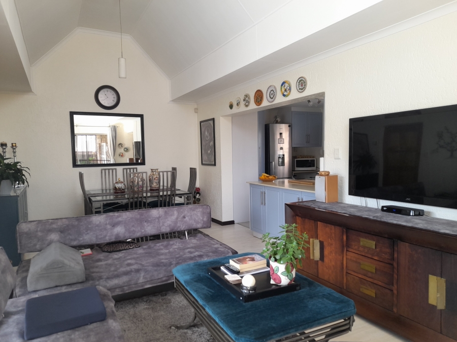 2 Bedroom Property for Sale in Oakdene Gauteng