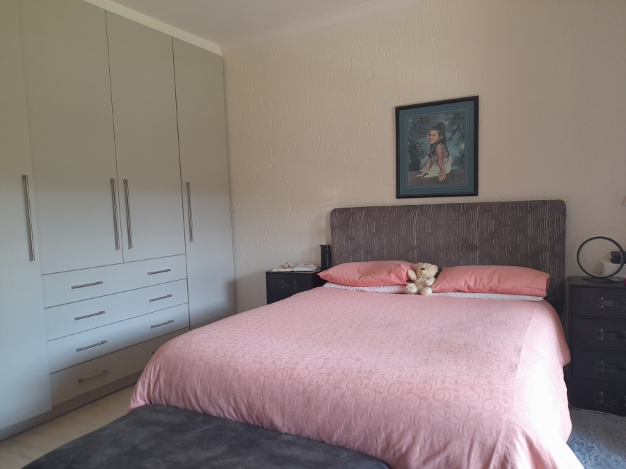 2 Bedroom Property for Sale in Oakdene Gauteng