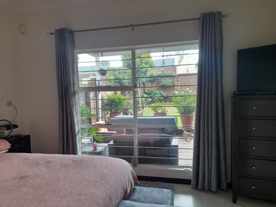 2 Bedroom Property for Sale in Oakdene Gauteng