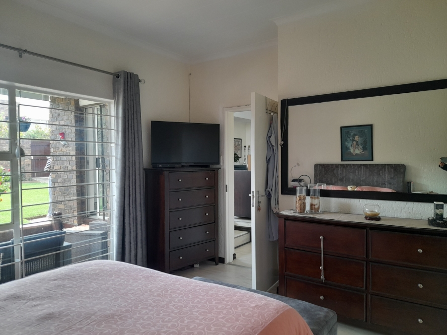 2 Bedroom Property for Sale in Oakdene Gauteng