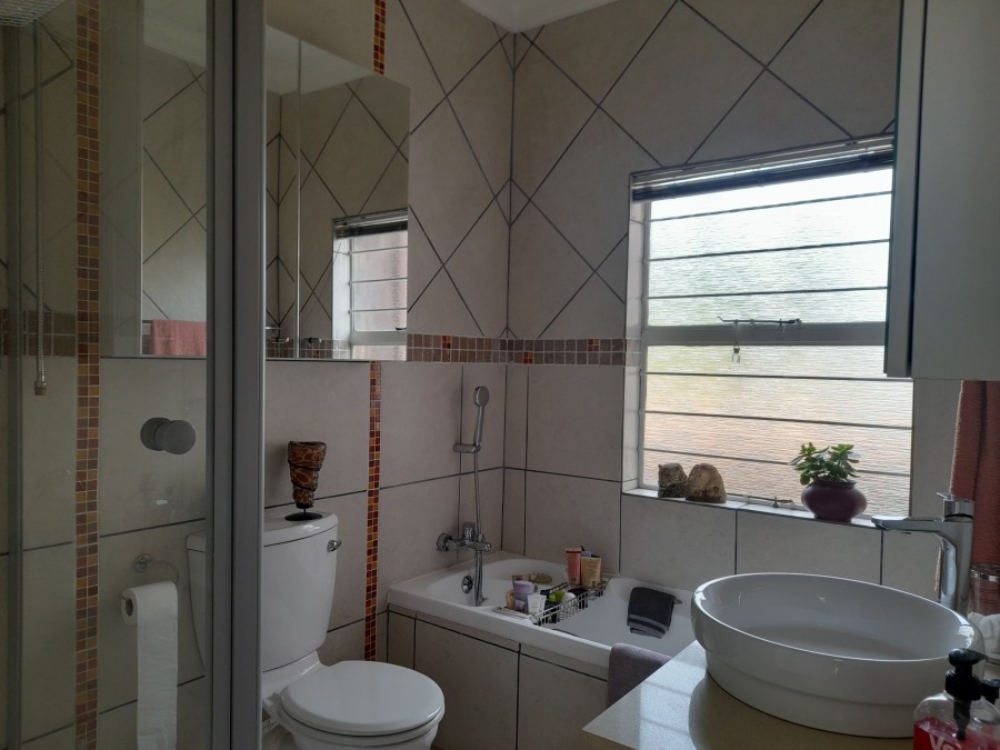 2 Bedroom Property for Sale in Oakdene Gauteng
