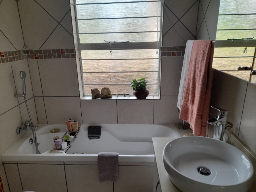 2 Bedroom Property for Sale in Oakdene Gauteng