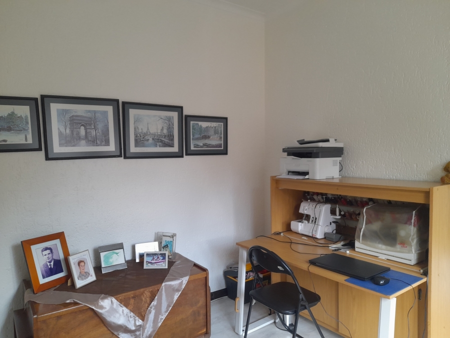 2 Bedroom Property for Sale in Oakdene Gauteng