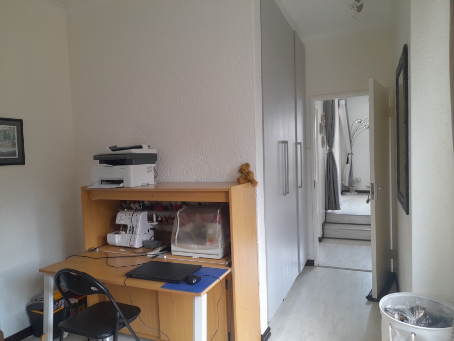 2 Bedroom Property for Sale in Oakdene Gauteng