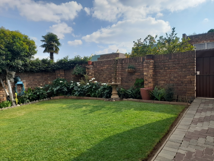 2 Bedroom Property for Sale in Oakdene Gauteng
