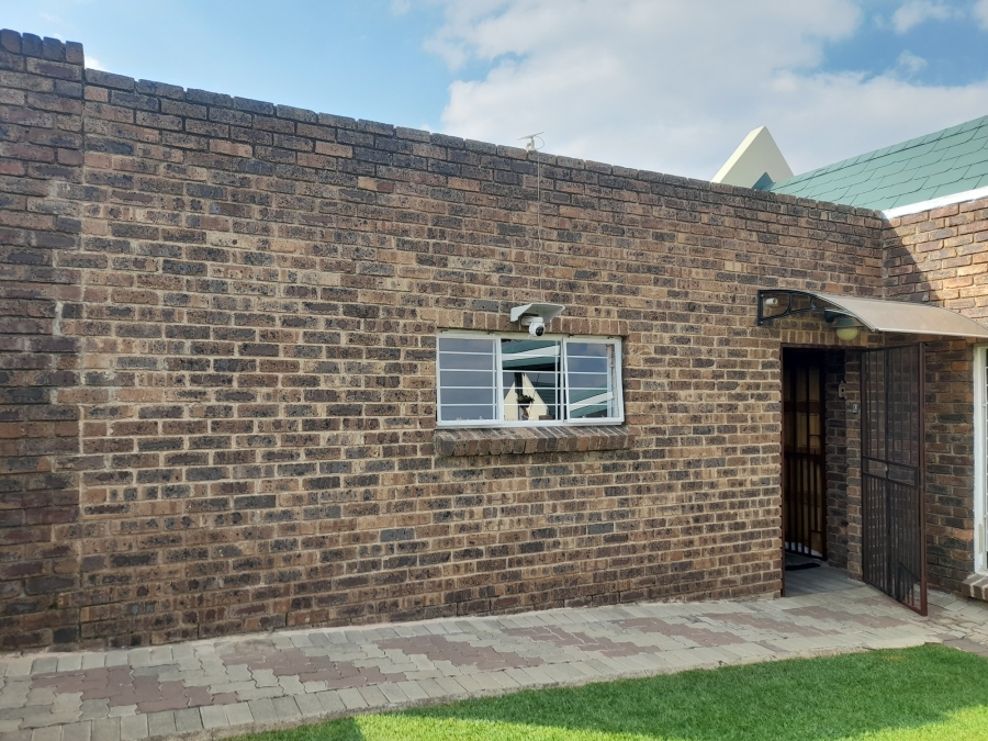 2 Bedroom Property for Sale in Oakdene Gauteng