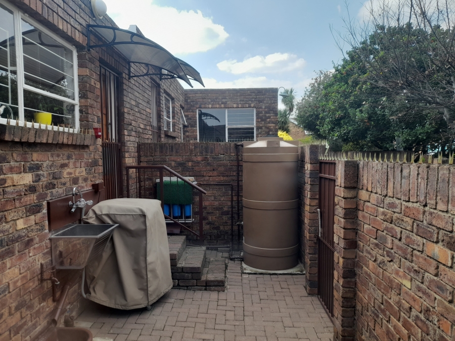 2 Bedroom Property for Sale in Oakdene Gauteng
