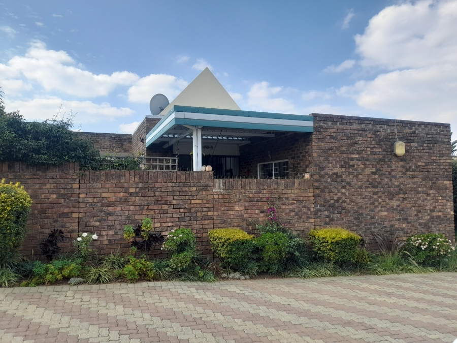 2 Bedroom Property for Sale in Oakdene Gauteng